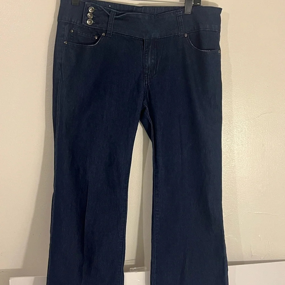 Touch me size 11/12 Capri blue jeans embellished back‎ pockets 3 button closure